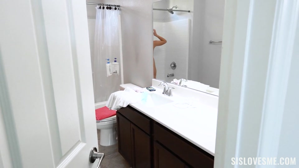 Ashley's Steamy Stepsister Shower Fuck