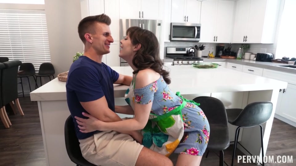 Jenna Noelle's Kitchen Boobs: A Cheating Milf's Tasteful Delight