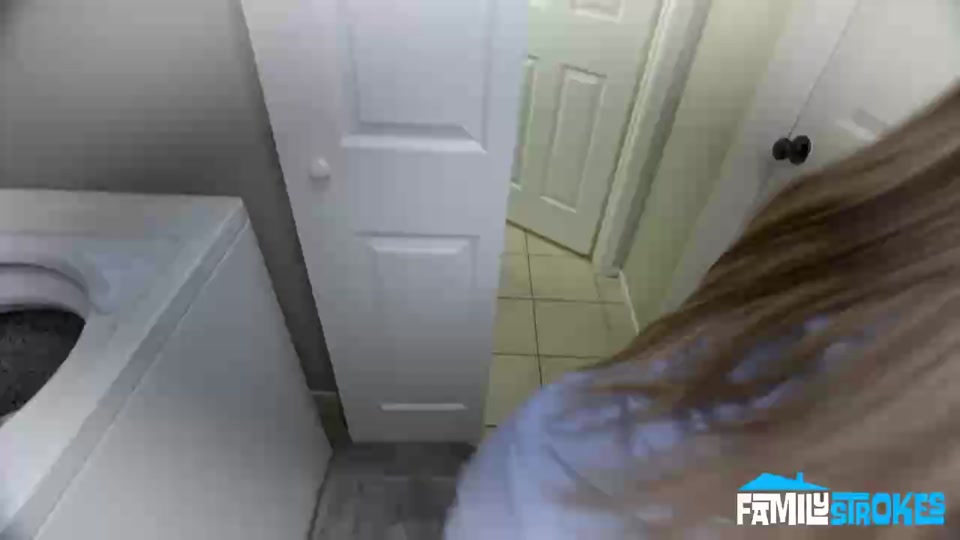 Serena's Ass in Yoga Pants: Horny Stepdaughter Pleasure