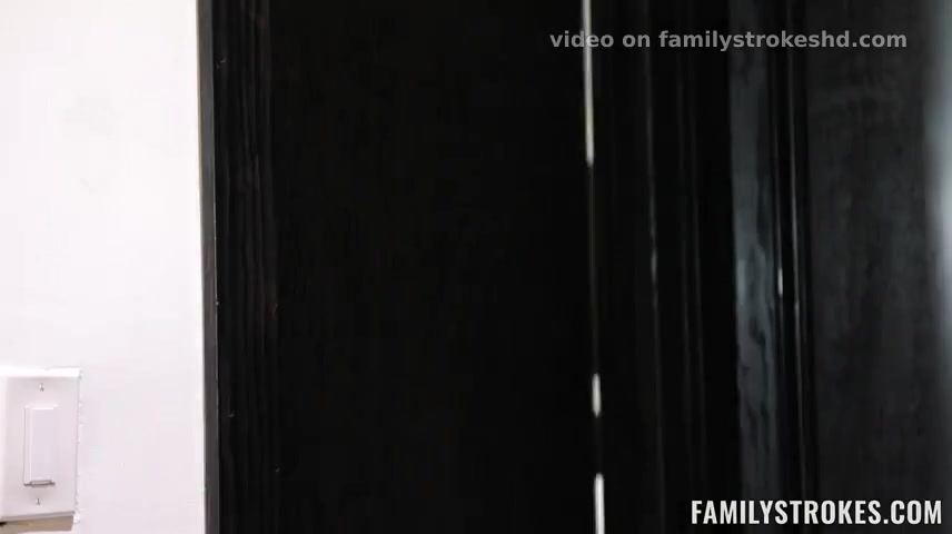 Kiki Klout's Stepmom Fuck: Hot Stepsister Sex