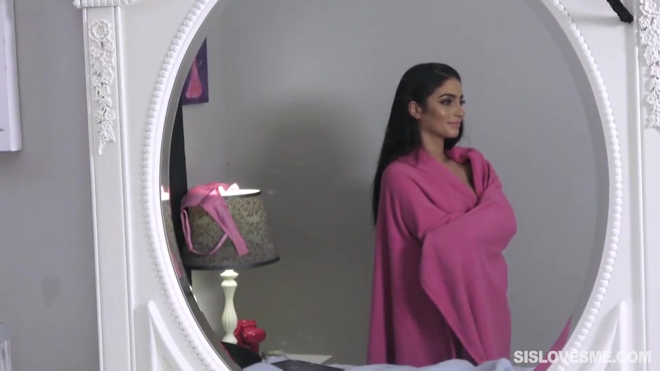 Stepmom Jasmine Vega Loves Cash: Hot Hardcore Sex